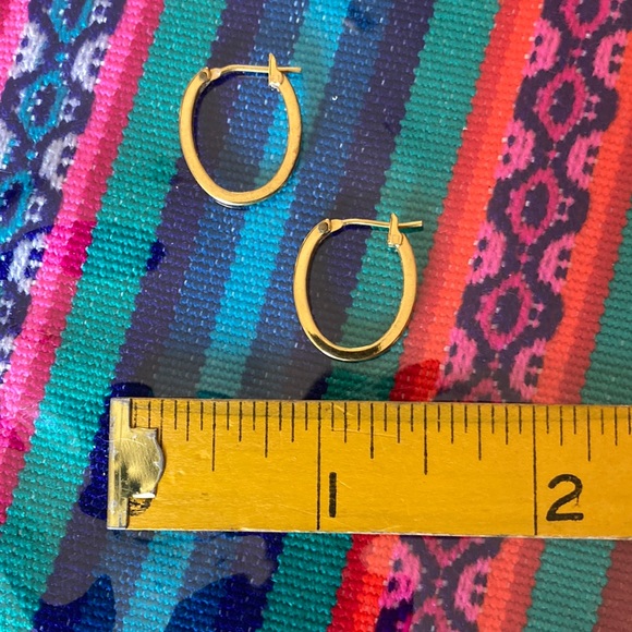 EUC Pair of Gold MONET 3/4” Hoop PIERCED EARRINGS; marked ET - Picture 2 of 5